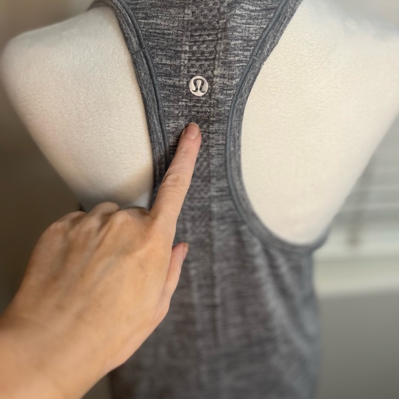 Lululemon Size 10 Swiftly Tech Run
Racerback Heathered Gray Tank Top Shirt - Picture 16 of 16